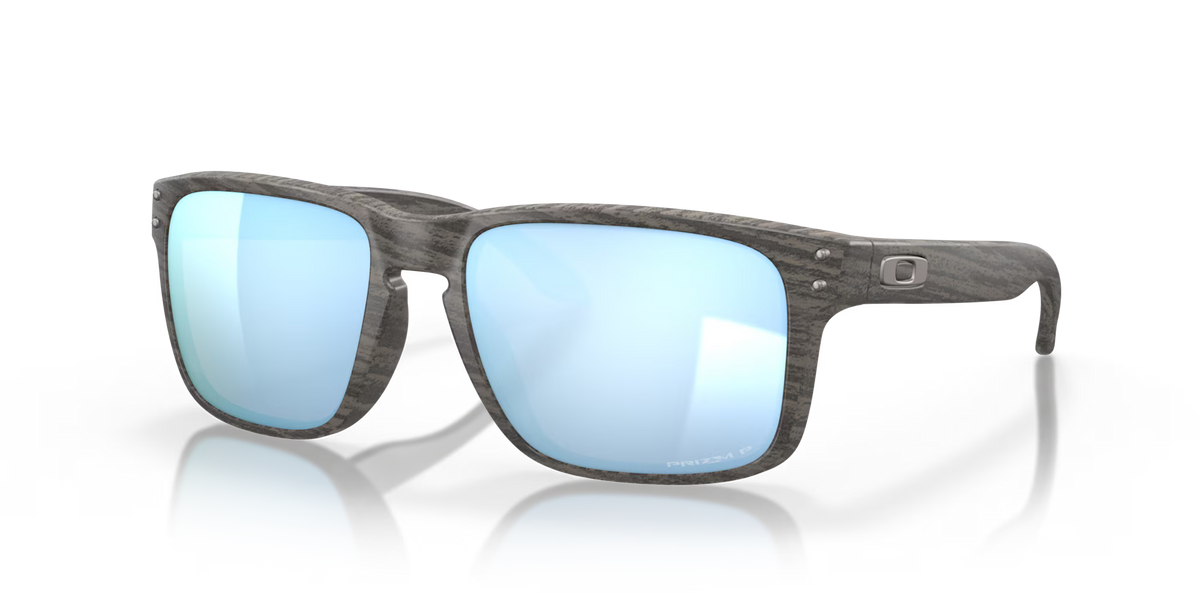 Features & technology
Prizm Deep Water Polarized
Light Transmission: 12%
Light Conditions: Bright Light
Base Lens Color: Rose
Lens category: 3

Frame
Frame color: Woodgrain
Frame material: O Matter™
Frame shape: SQUARE